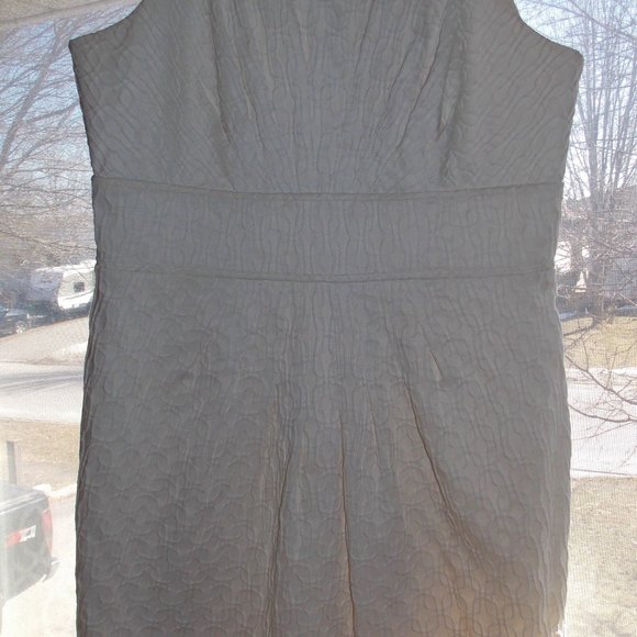 Adrianna Papell Bridal Dress - Picture 2 of 8